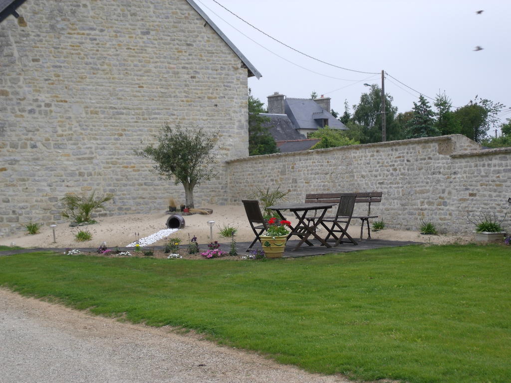 Au Refuge Des Allies Turqueville Exterior foto